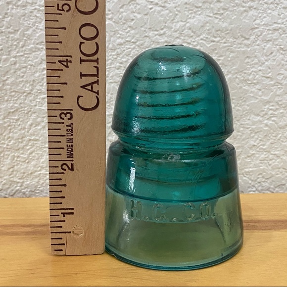 Vintage HC & Co Aqua Green Beehive Glass Insulator Marked “H” - Picture 4 of 12